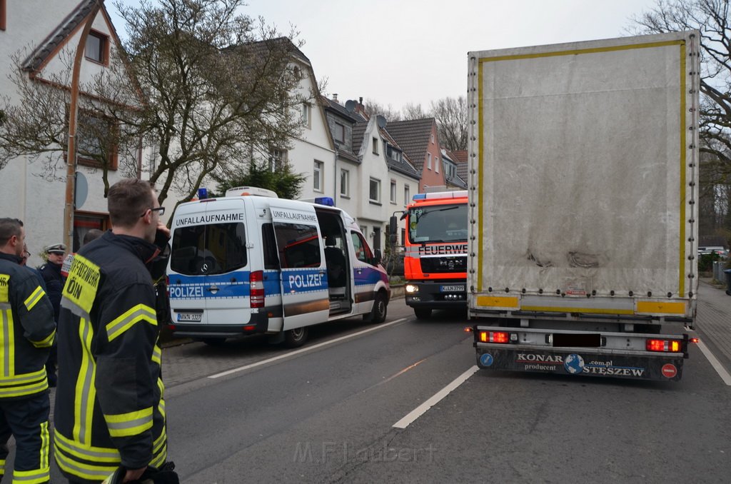 Pklemm Fahrer ueberrollt vom eigenen LKW Verstorben Koeln Dellbrueck Paffratherstr Walterstr P09.JPG - Miklos Laubert